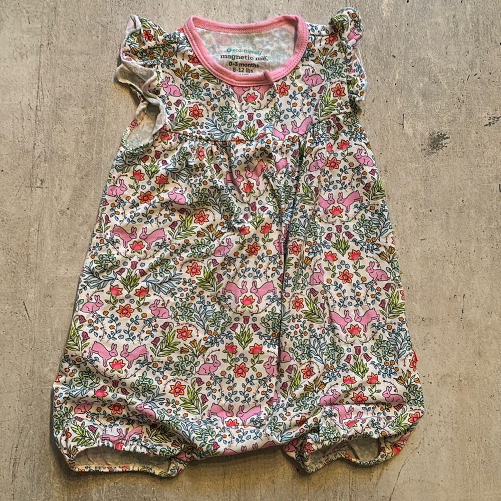 Magnetic me romper